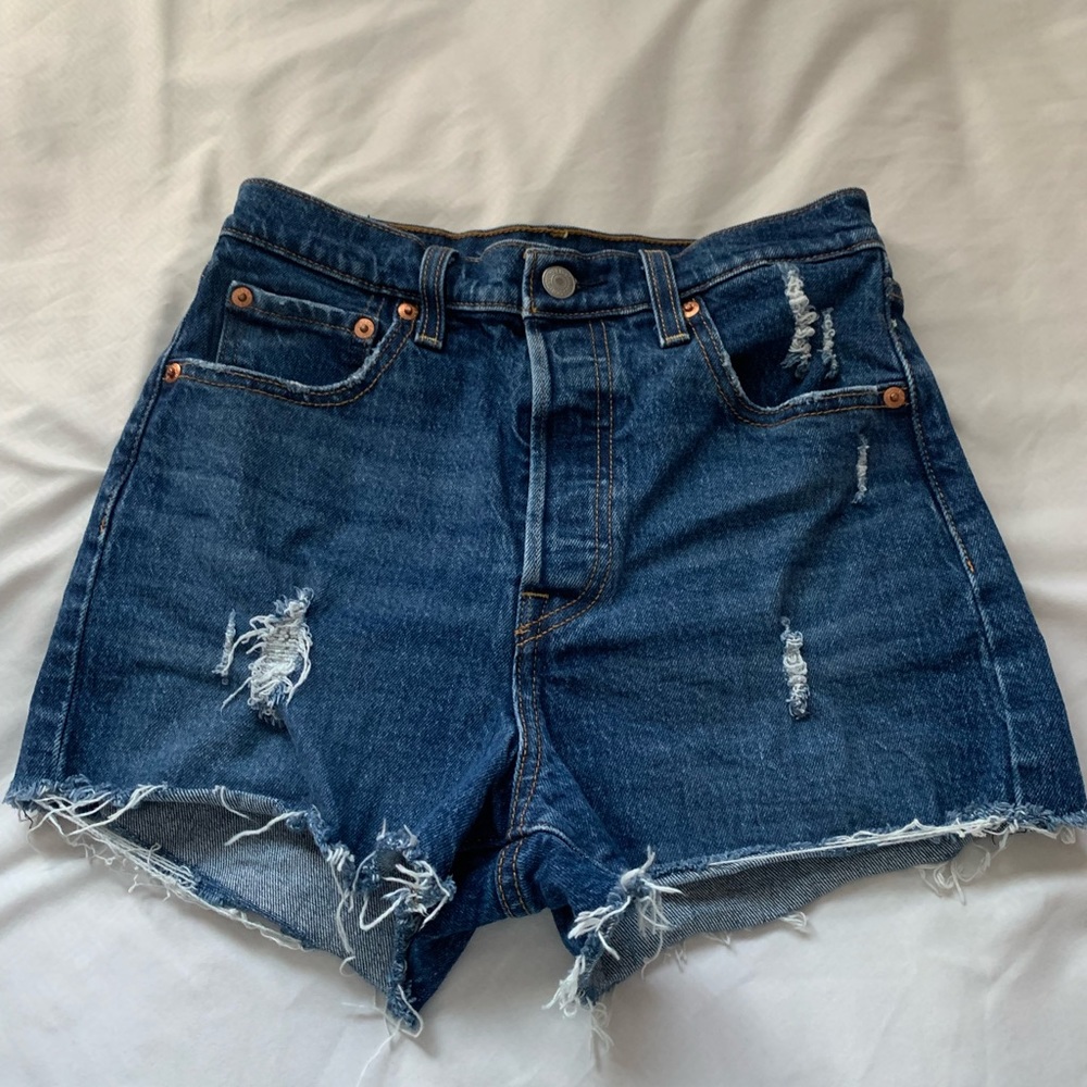 Levi’s Ribcage Shorts Size 26